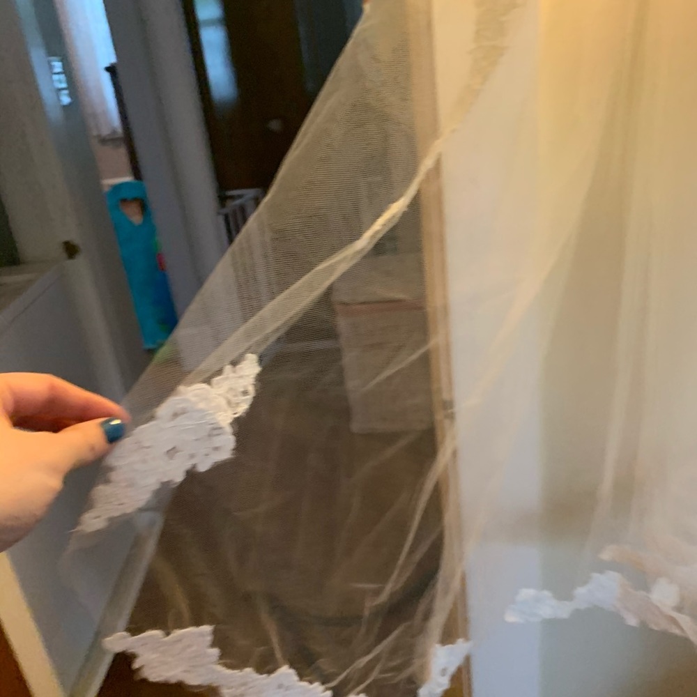 Finger tip veil